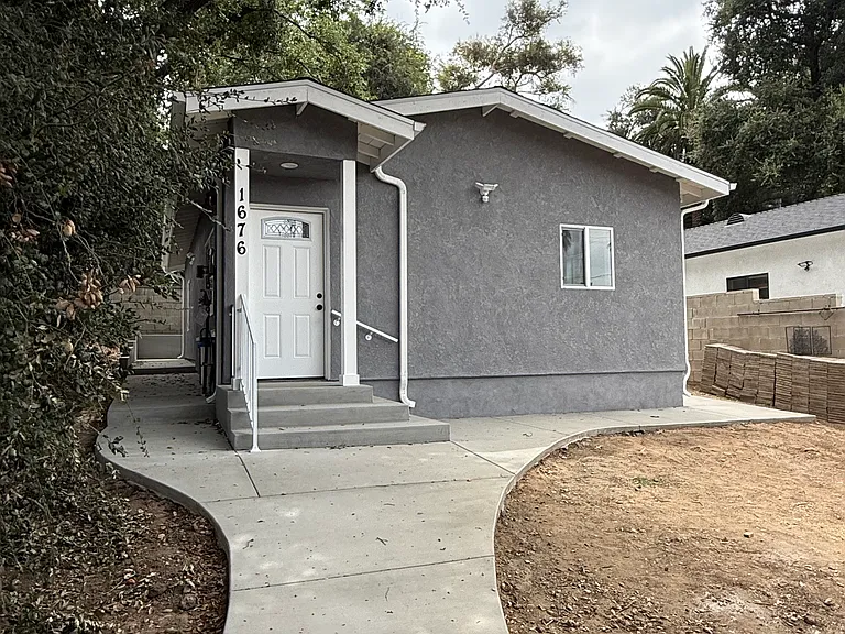 Stand alone ADU in quiet neighborhood