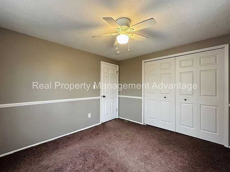 23511 Wellington Ave — Photo 16