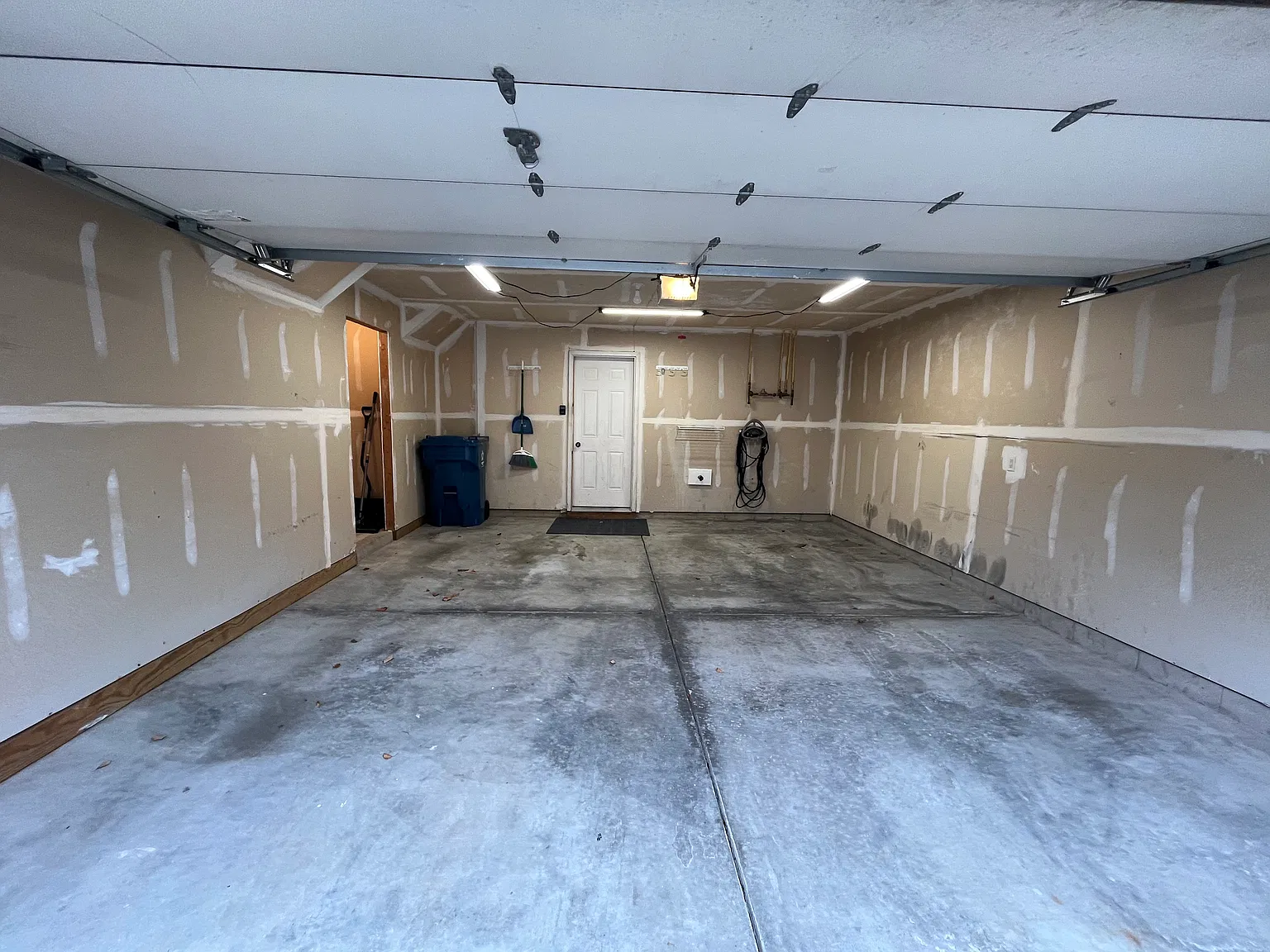 3 bed, 2.5 bath, 2502 sqft, $3,000 — Photo 3