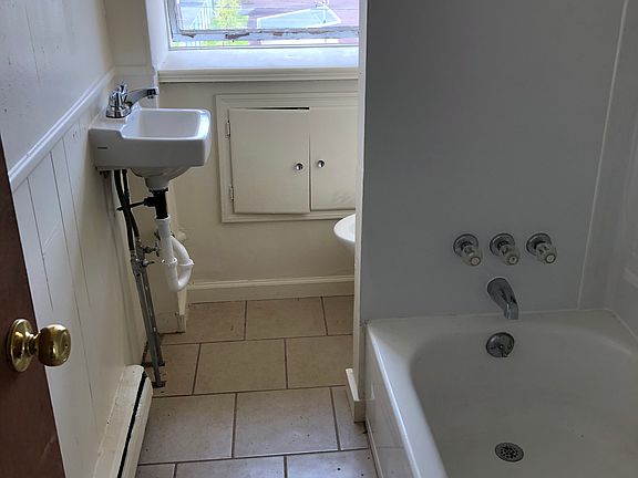 3rd image of 222 E North St #5