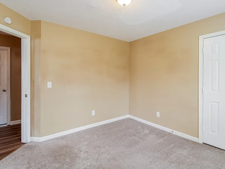2424 Glen Laurel Dr — Photo 13