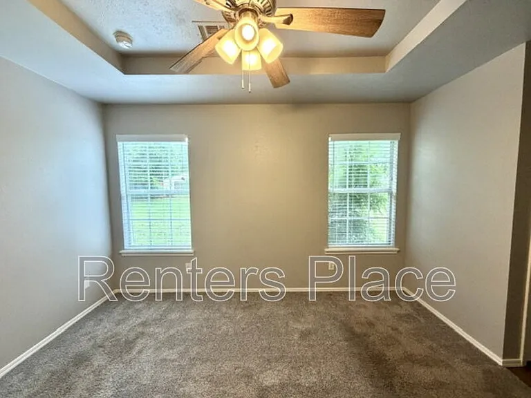 312 W Sycamore St — Photo 7