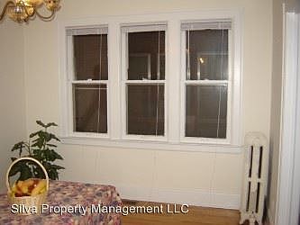 3rd image of 910 Beaconsfield Ave APT 2