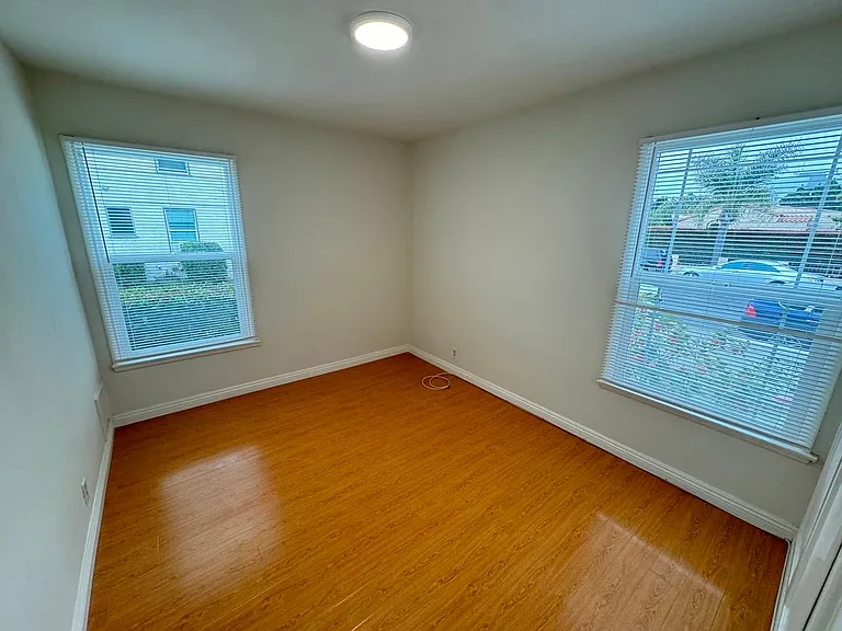 835 Bay St #1 — Photo 33