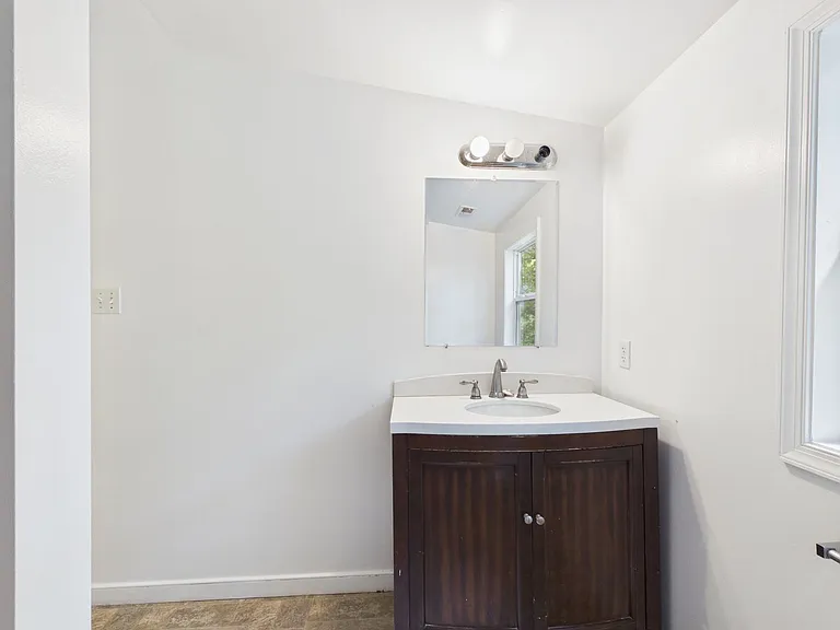 2313 National St — Photo 47