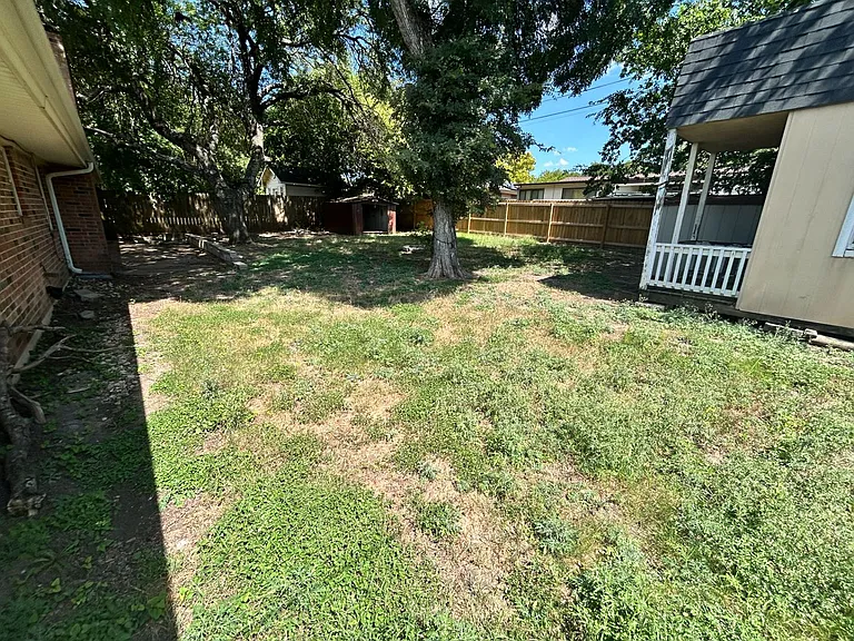 1605 Miranda Ave — Photo 2