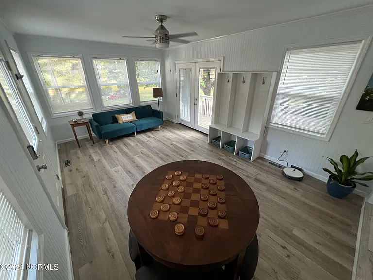 518 Rose Ave — Photo 5