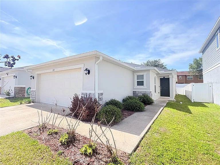 1084 Papaya Cir — Photo 5