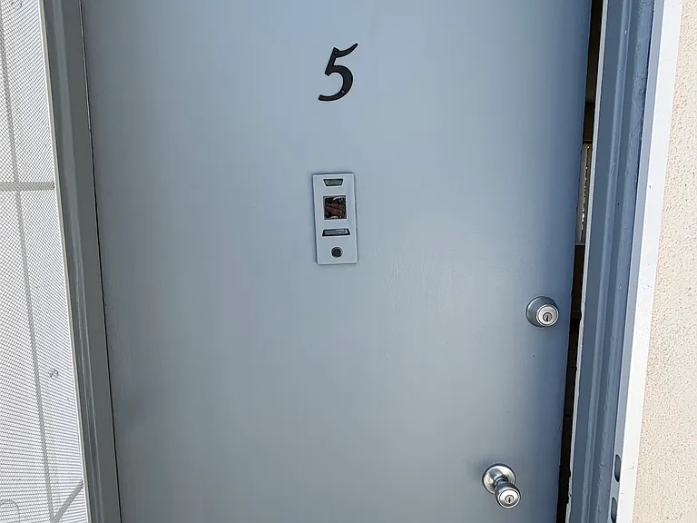 15044 Magnolia Blvd #5 — Photo 3
