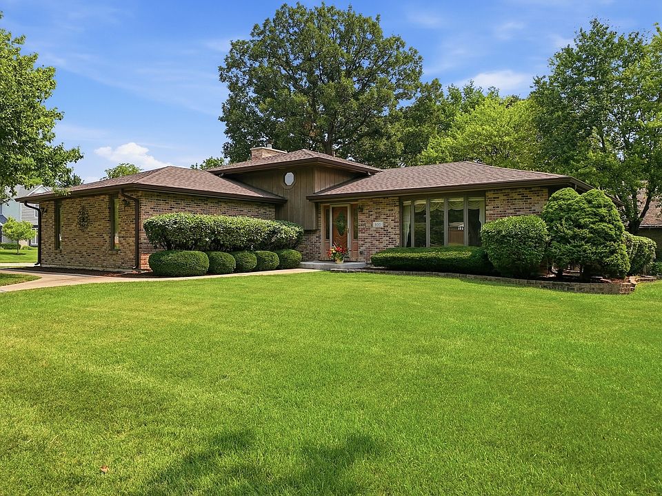 1st image of 800 Ravinia Dr