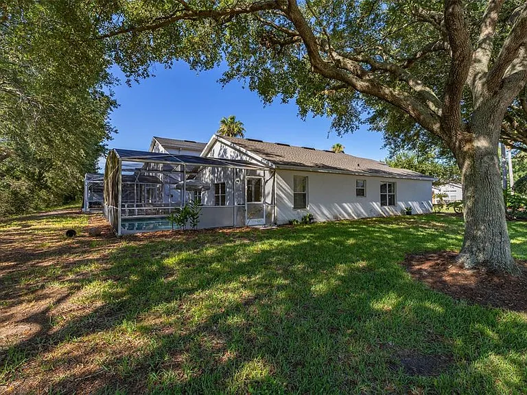 551 Castlemain Cir — Photo 36