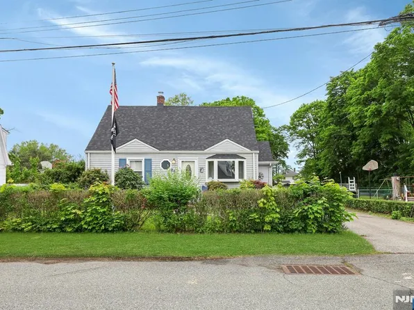 17 Butler Pl, Wanaque, NJ 07465