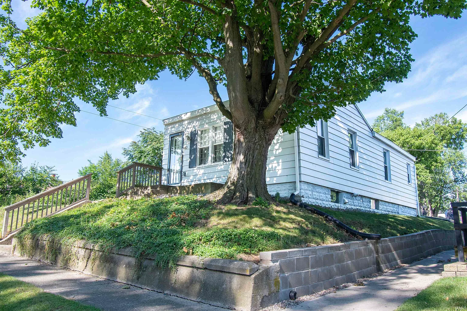 453 Freeman St photo 1