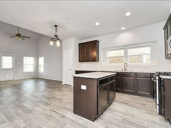 4th image of 3543 Sunlight Springs St #1