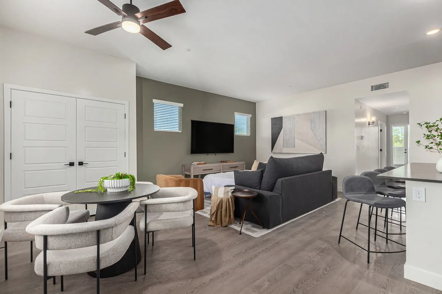 2 bed, 2.0 bath, 1162 sqft, $2,843 — Photo 1