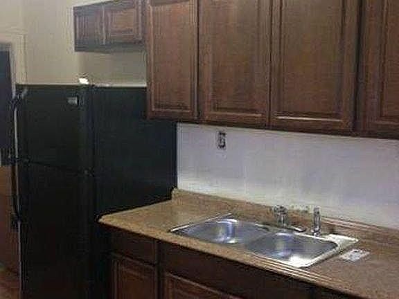 3rd image of 1223 W 81st St