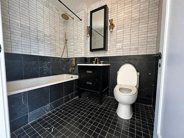 564 Saint John's Place image 3 of 17