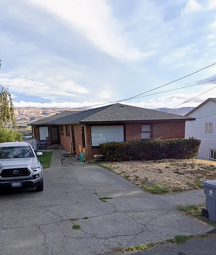 1305 E 11th St #1307 Photo 1