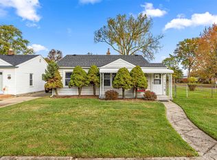 28424 Elmwood St, Garden City, MI 48135