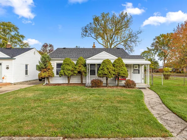 28424 Elmwood St, Garden City, MI 48135