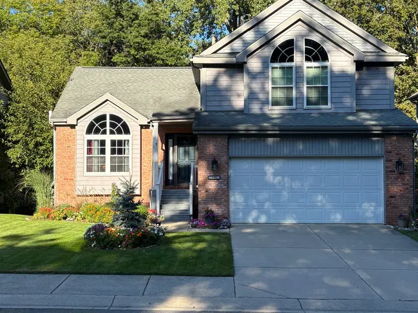 340 Lake Forest Dr, Waterford, MI 48327