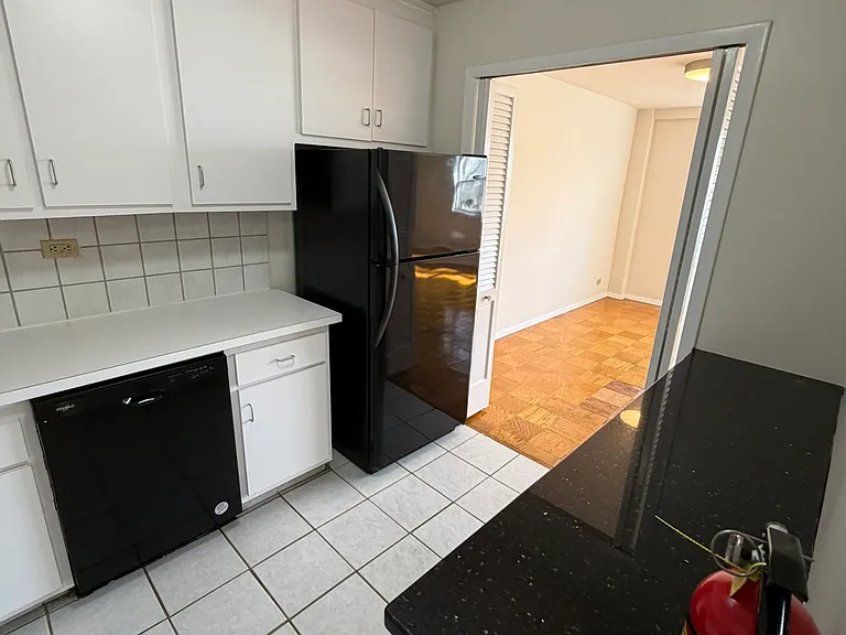 39 E 39th St #2L — Photo 17