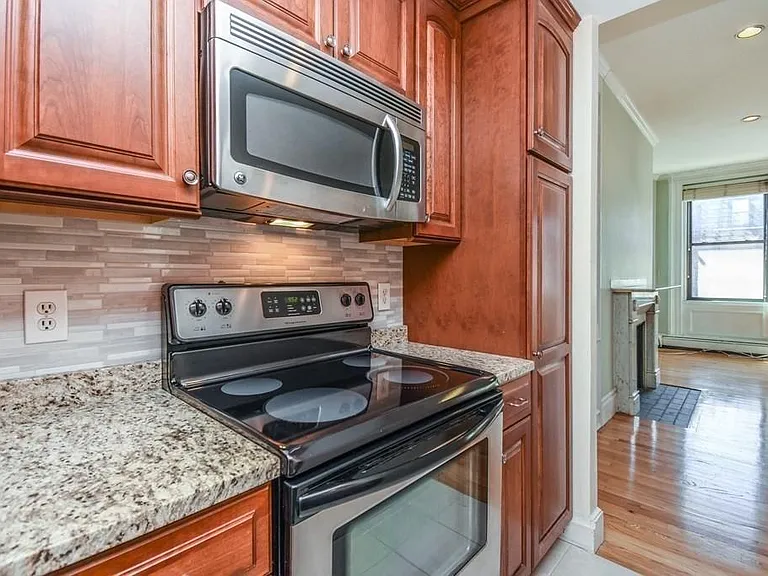 275 Beacon St #3B — Photo 10