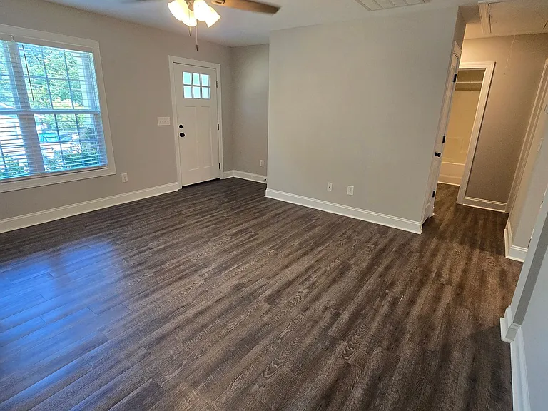 404 S Rose Ave — Photo 6