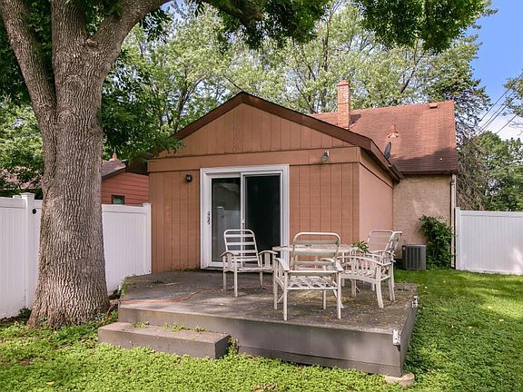 3rd image of 1204 Laurel Ave