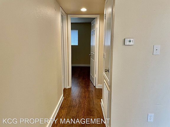 3rd image of 1012 Gunnison St APT C