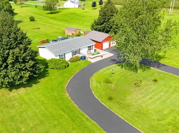 6959 Mud Ln, Sodus, NY 14551