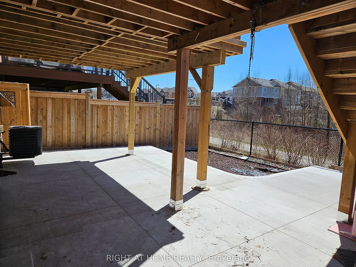 Building Photo - 1290 Duignan Cres #LOWER