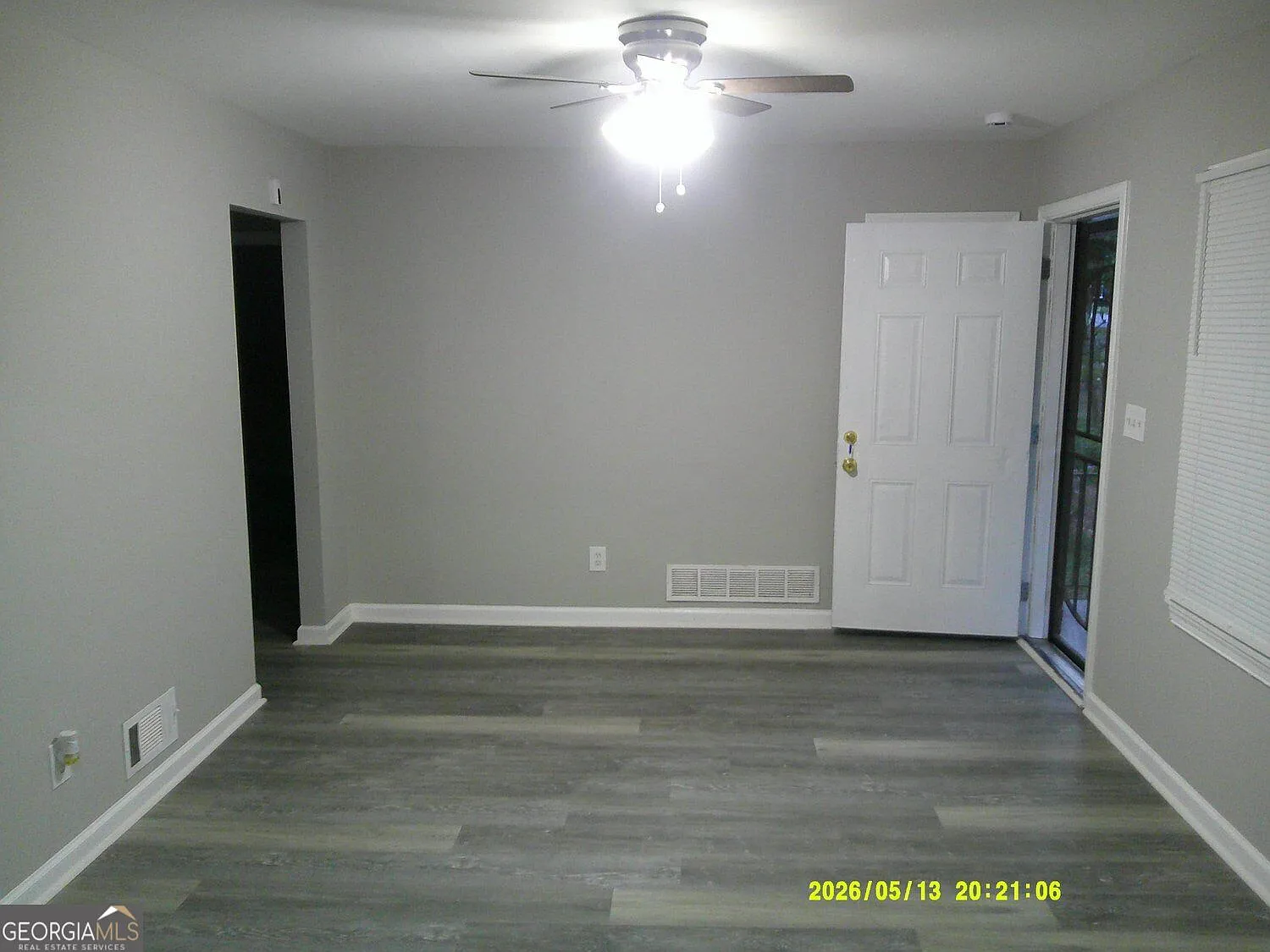 3 bed, 1.0 bath, 2000 sqft, $1,400 — Photo 3