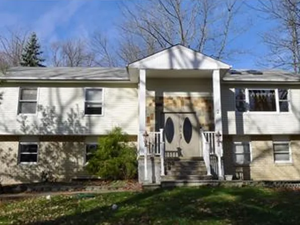 2 Lk Pochung Ct, Sussex, NJ 07461
