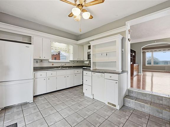 5th image of 84 Green Mountain Rd E