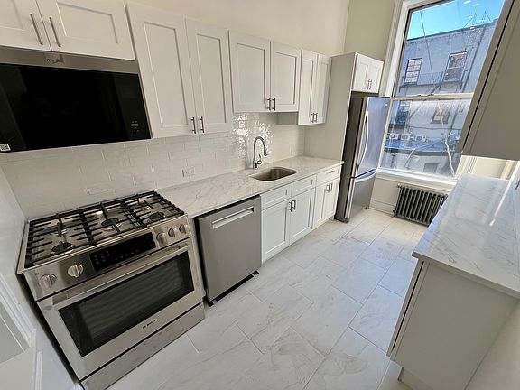 3rd image of 144 Montague St APT 1