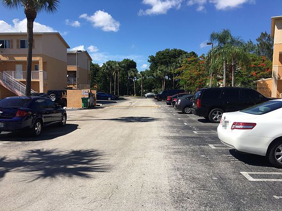 4th image of 6205 Kendale Lakes Cir #281