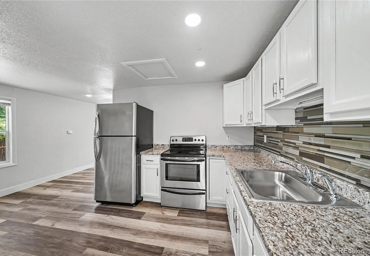 2 bed, 1.0 bath, 815 sqft, $1,795 — Photo 3