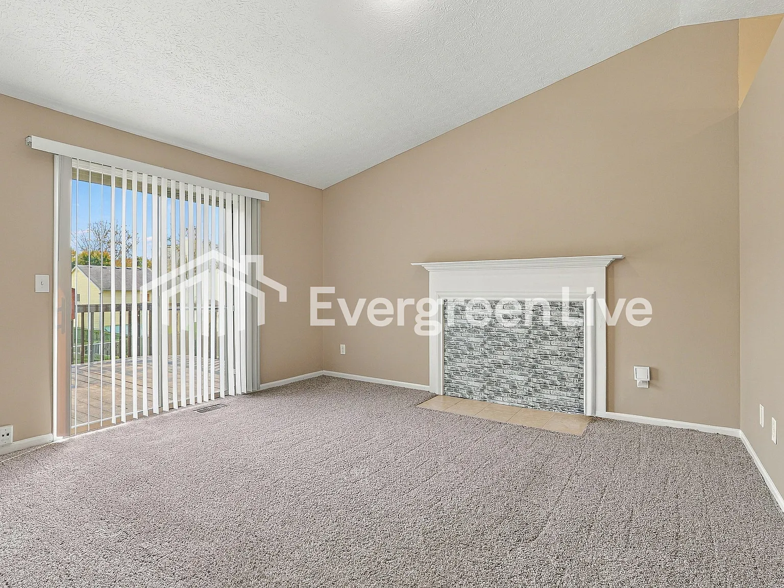 3 bed, 1.5 bath, 1094 sqft, $1,695 — Photo 3