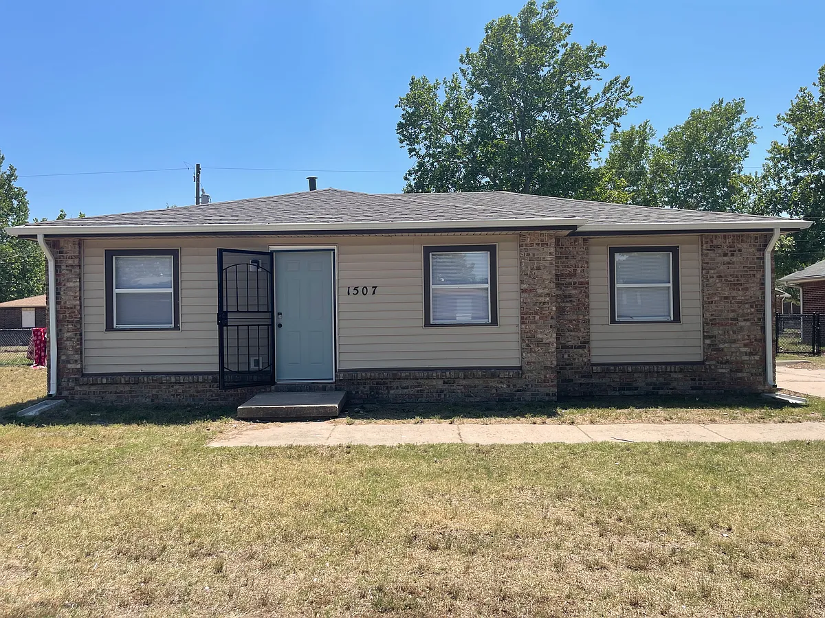 Building Photo - 1507 E Catalina St