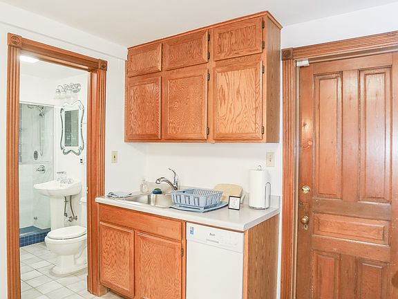 3rd image of 2101 N Clifton Ave #G