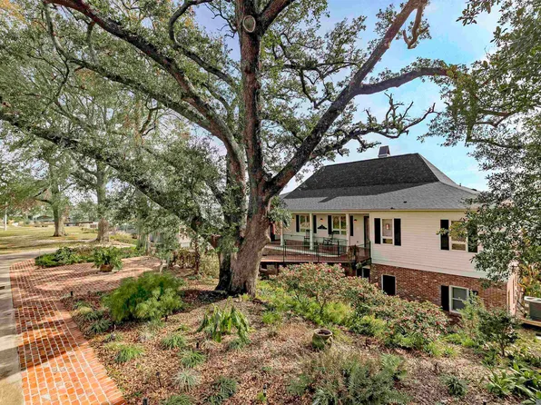 2043 False River Dr, New Roads, LA 70760