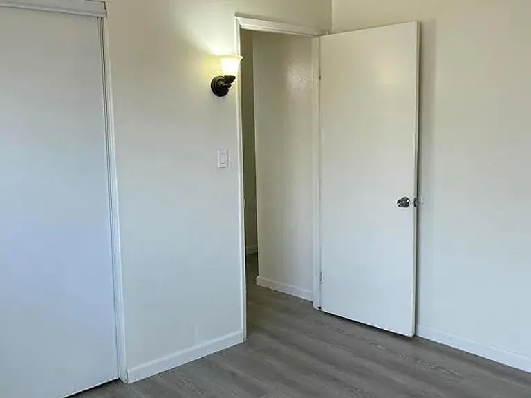 712 S G St — Photo 13