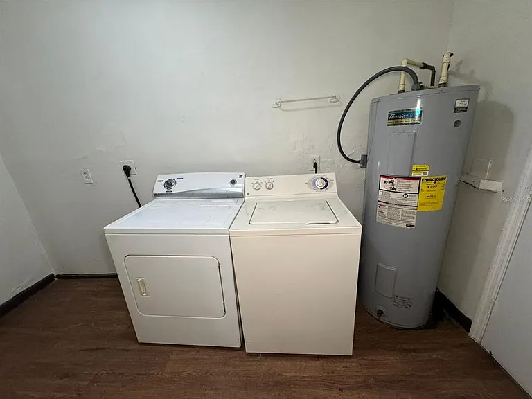 416 Sun Ct — Photo 8