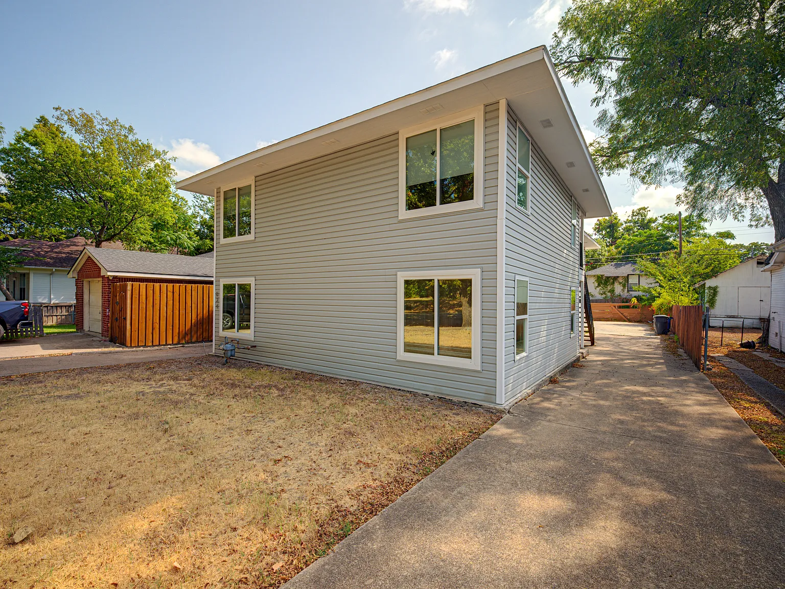 2 bed, 752 sqft, $1,900 — Photo 2