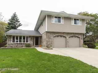 200 Mendon Ln, Schaumburg, IL 60193