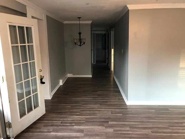 709 E Main St #RIGHT SIDE — Photo 3