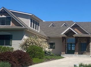 N66W34266 Primrose Cir, Oconomowoc, WI 53066