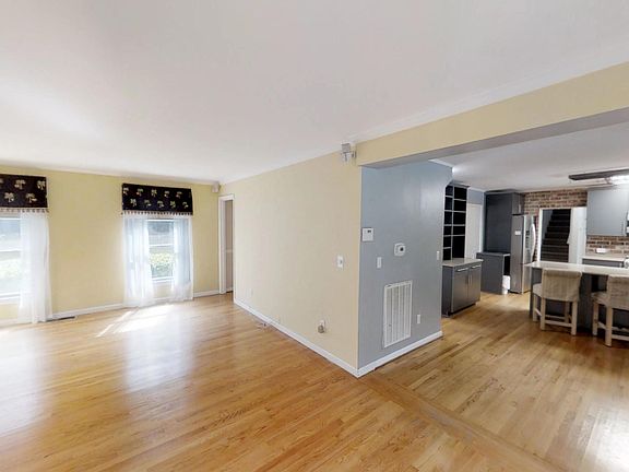 3rd image of 5542 Stonoview Dr
