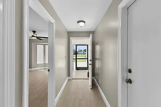 4836 Marine Dr — Photo 8